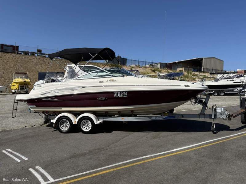 Sea Ray 220 Sundeck 2006 model Neat and very clean 5L Mpi 345hrs old