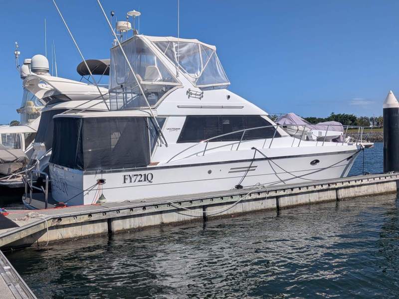 Pacific Motoryachts Flybridge Vantarie Sports Cruiser 42'