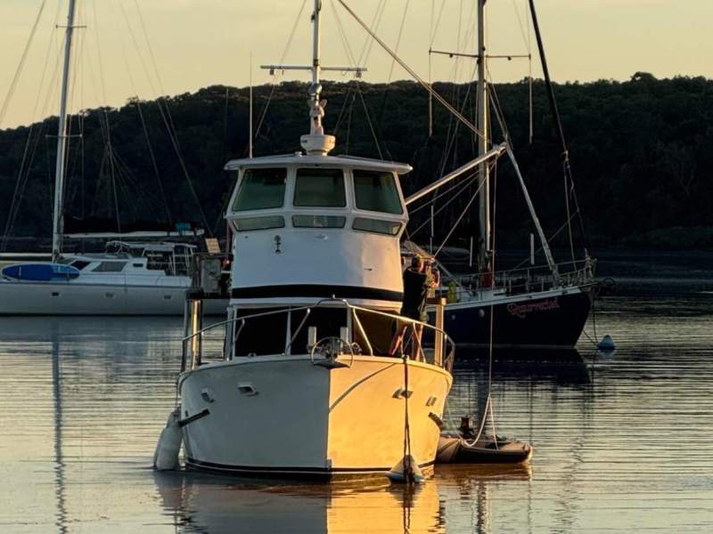 Roberts 42 Flybridge Cruiser