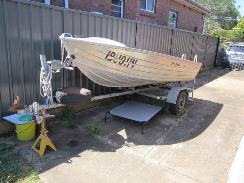 Quintrex 375 Dart High transom with floor