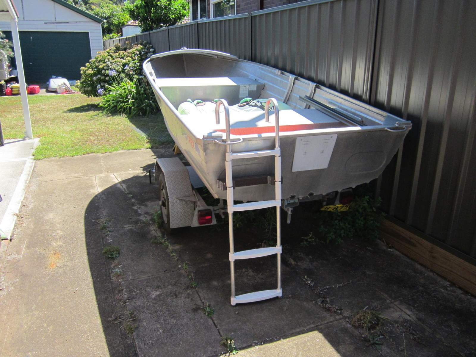 Quintrex 375 Dart High transom with floor