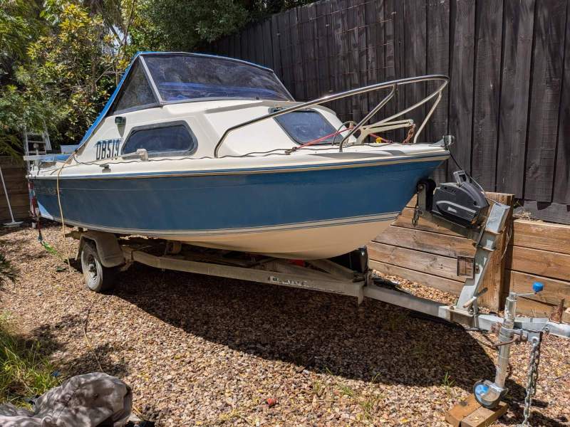Haines Hunter 445c 1990 Half cabin 70hp Yamaha motor