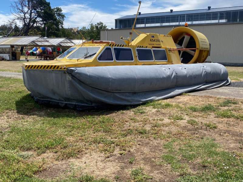 Air Vehicles Tiger 12 Hovercraft in Commercial 2D