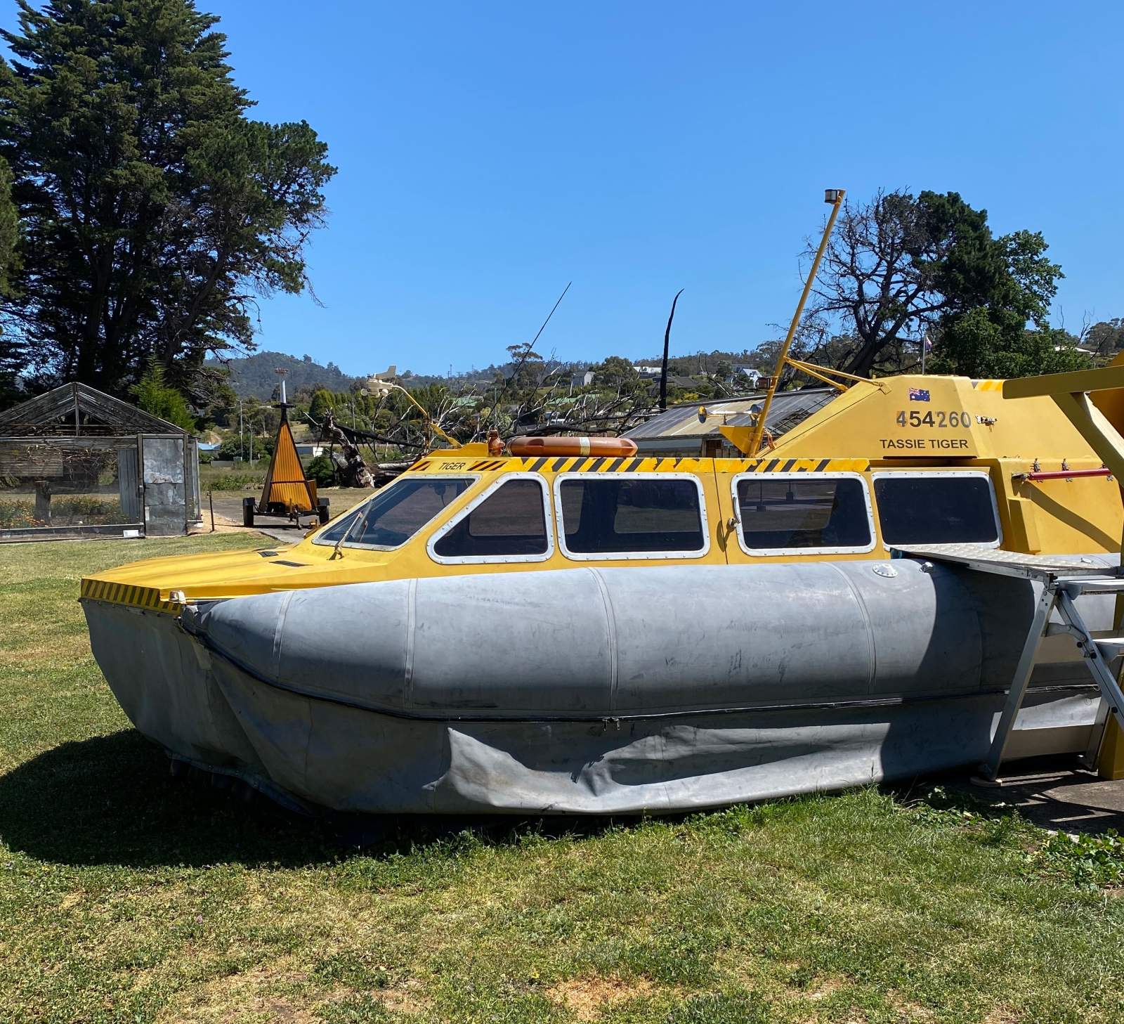 Air Vehicles Tiger 12 Hovercraft in Commercial 2D