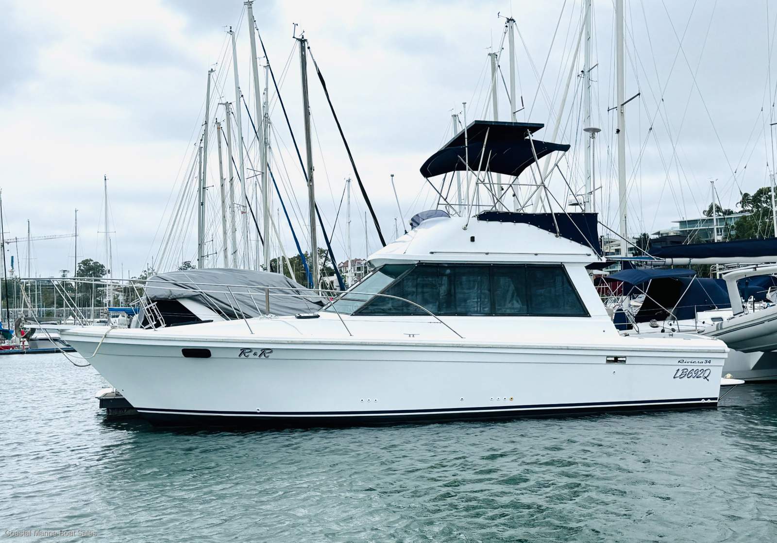 Riviera 34 Flybridge Cruiser