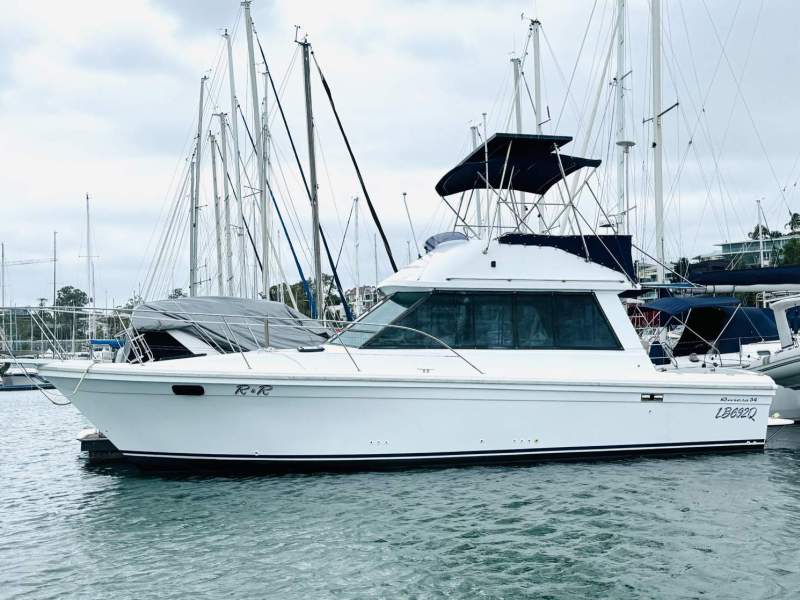 Riviera 34 Flybridge Cruiser