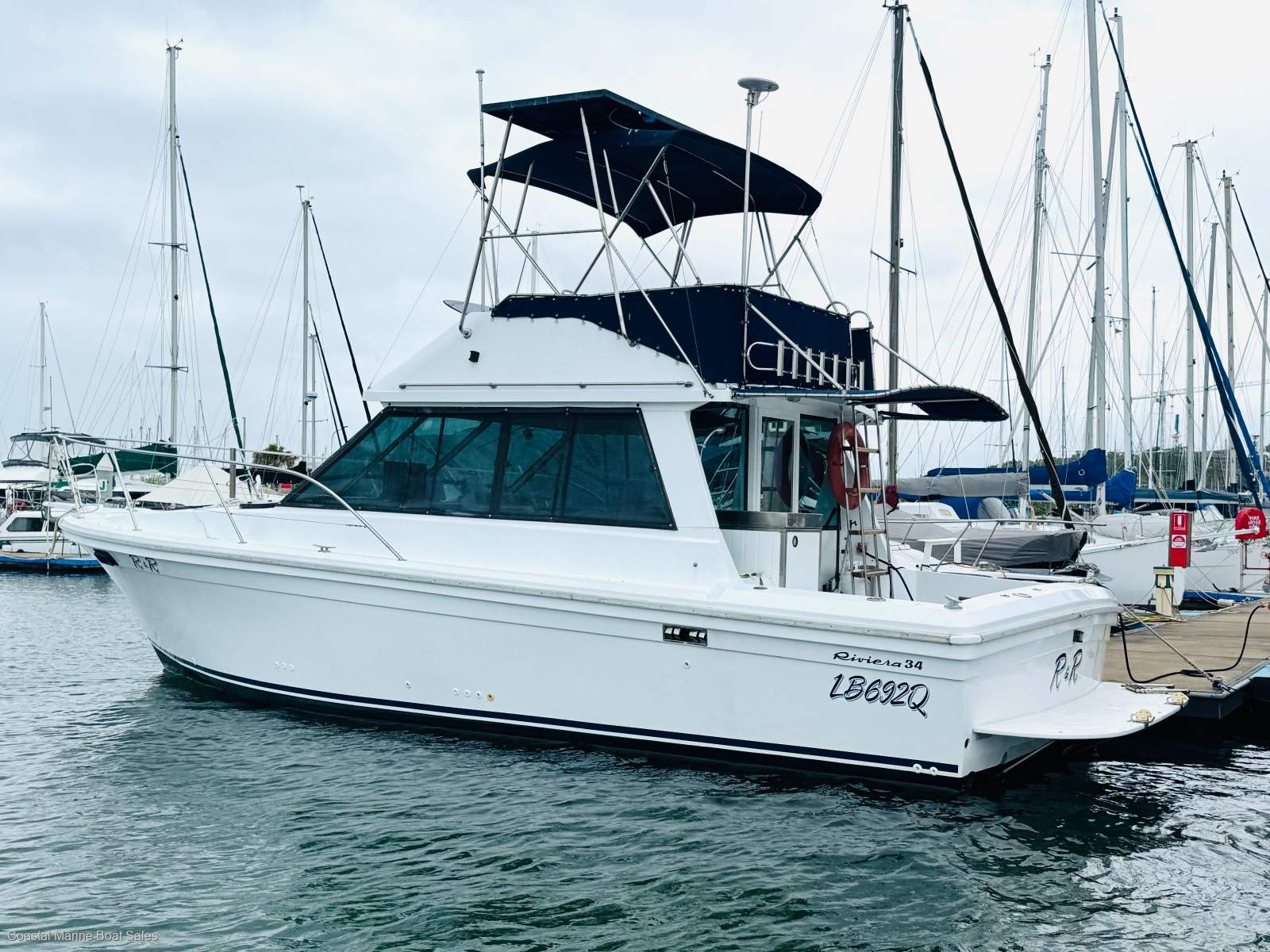 Riviera 34 Flybridge Cruiser