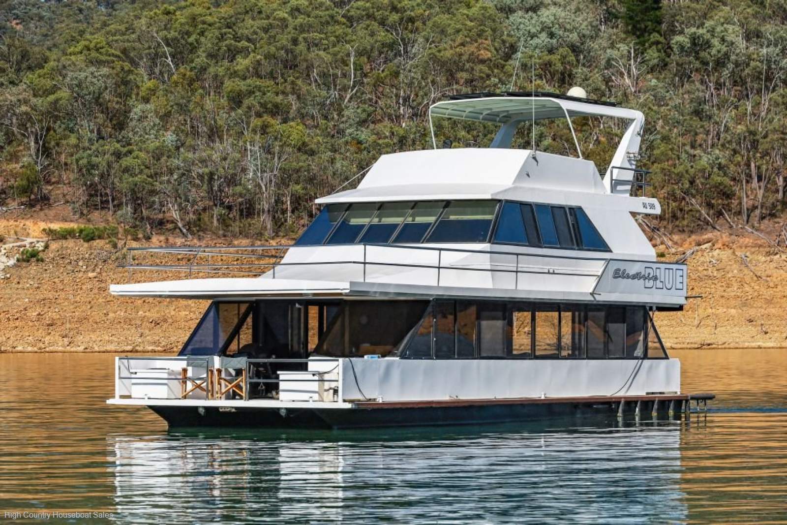 Electric Blue Houseboat Holiday Home @ Lake Eildon:Electric Blue @ Lake Eildon