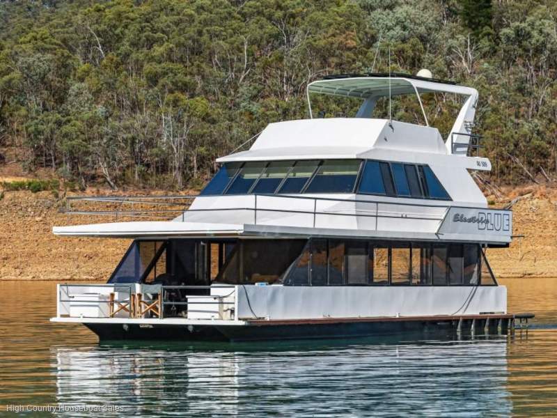 Electric Blue Houseboat Holiday Home @ Lake Eildon