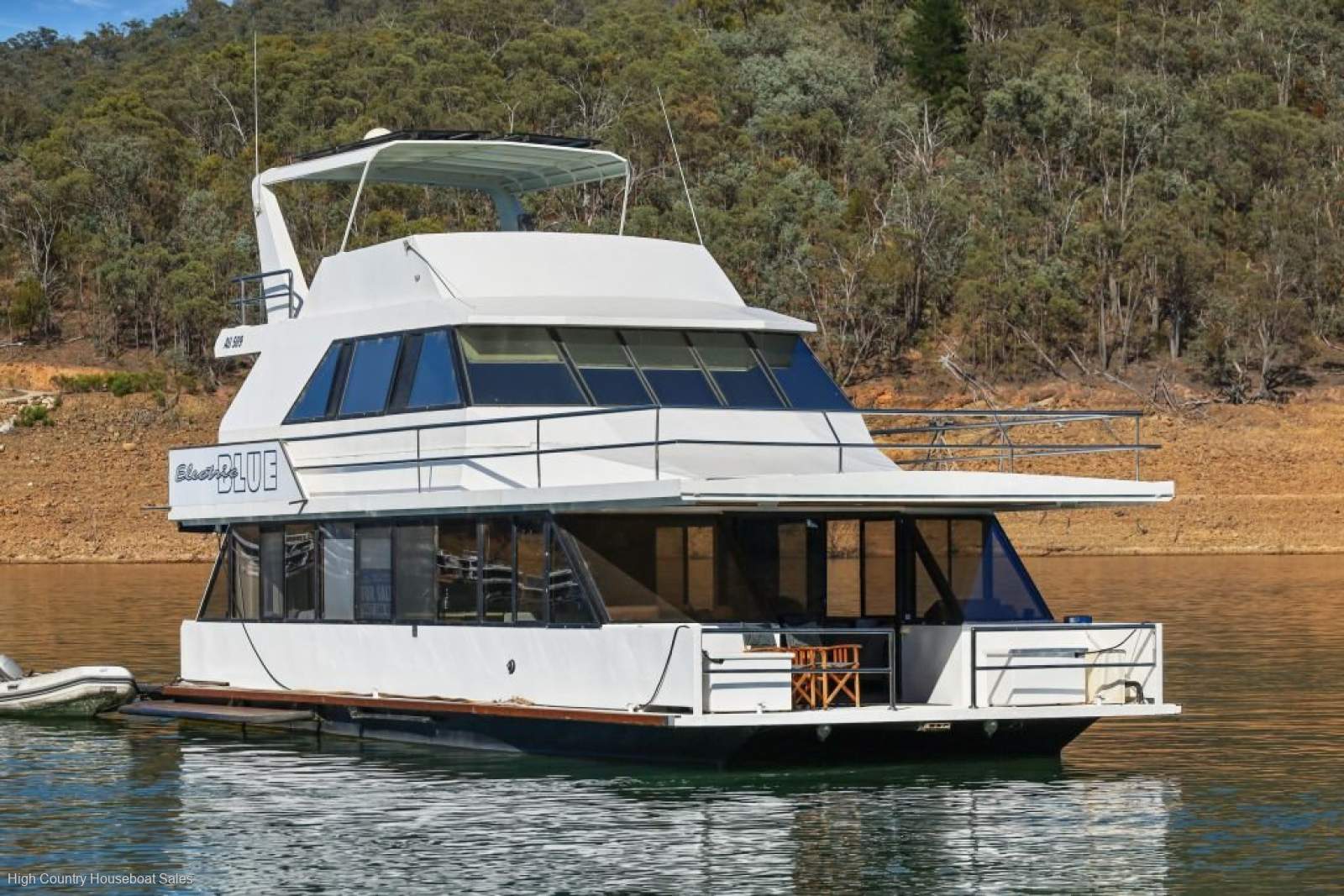 Electric Blue Houseboat Holiday Home @ Lake Eildon:Electric Blue @ Lake Eildon