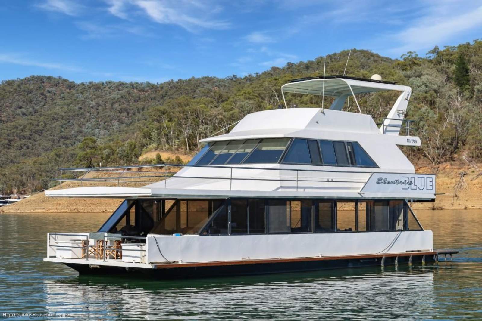 Electric Blue Houseboat Holiday Home @ Lake Eildon:Electric Blue @ Lake Eildon