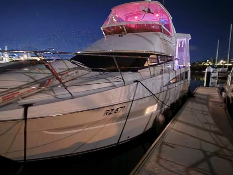 Carver 43 Motor Yacht