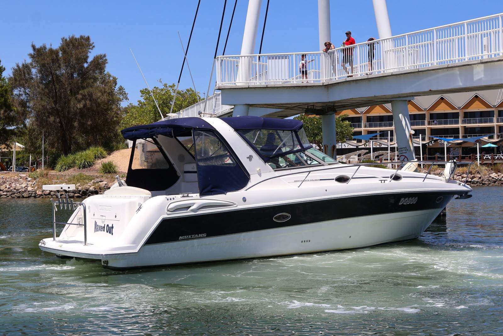 Mustang 3800 Sportcruiser - Timeless Design, Serious Performance!