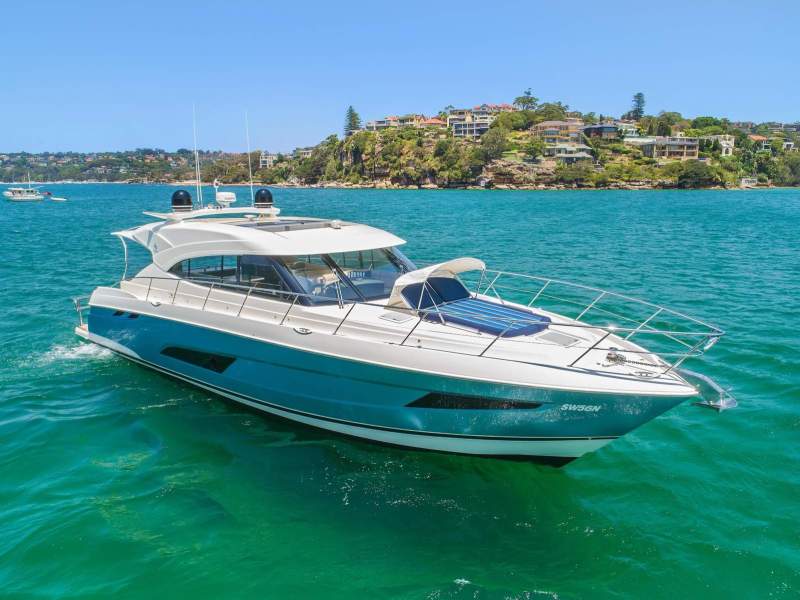Riviera 5400 Sport Yacht