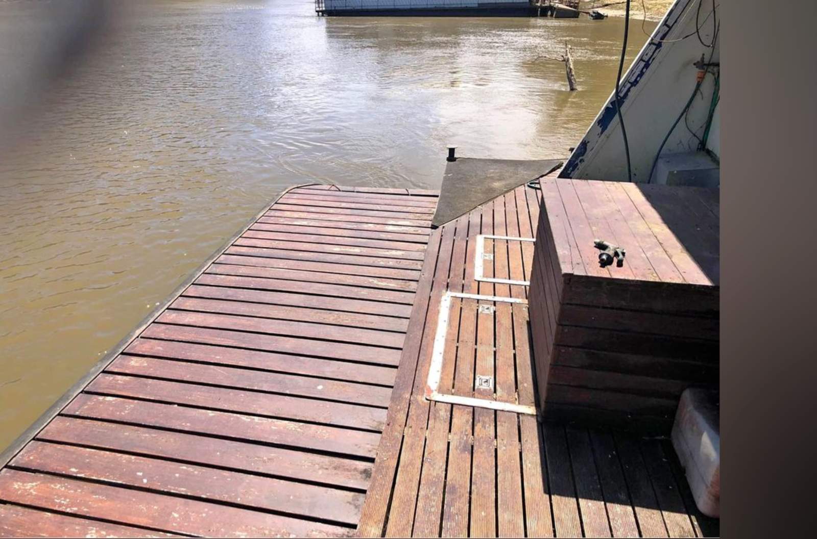 Peter River Murry River Houseboat