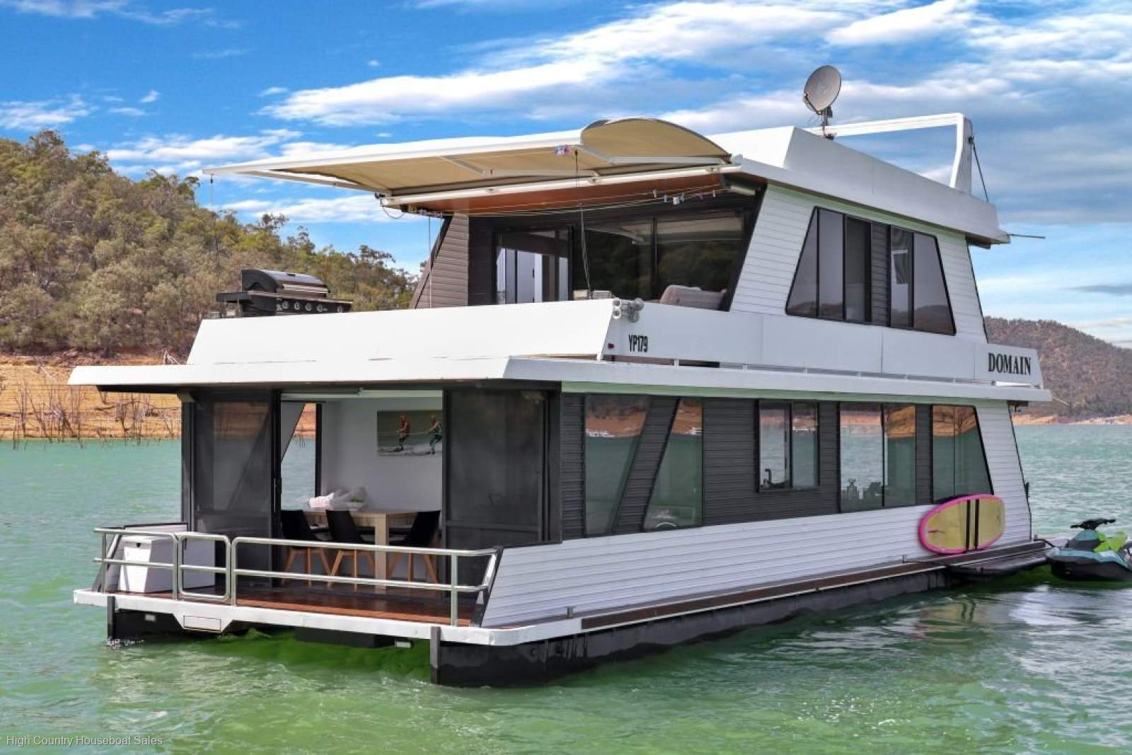 DOMAIN Houseboat Holiday Home on Lake Eildon:DOMAIN on Lake Eildon