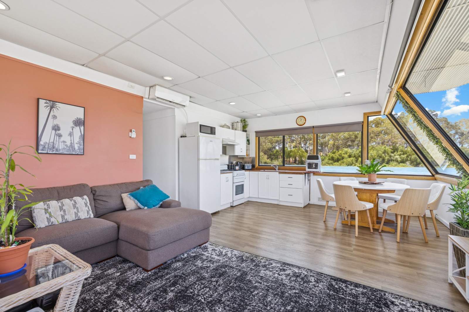 Custom 16m Spacious Private Houseboat