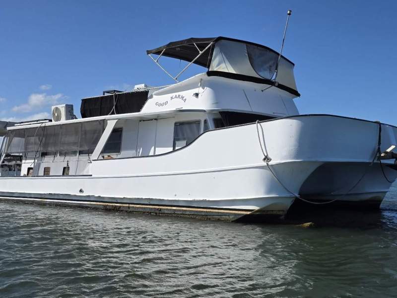 Custom Houseboat 50 ft