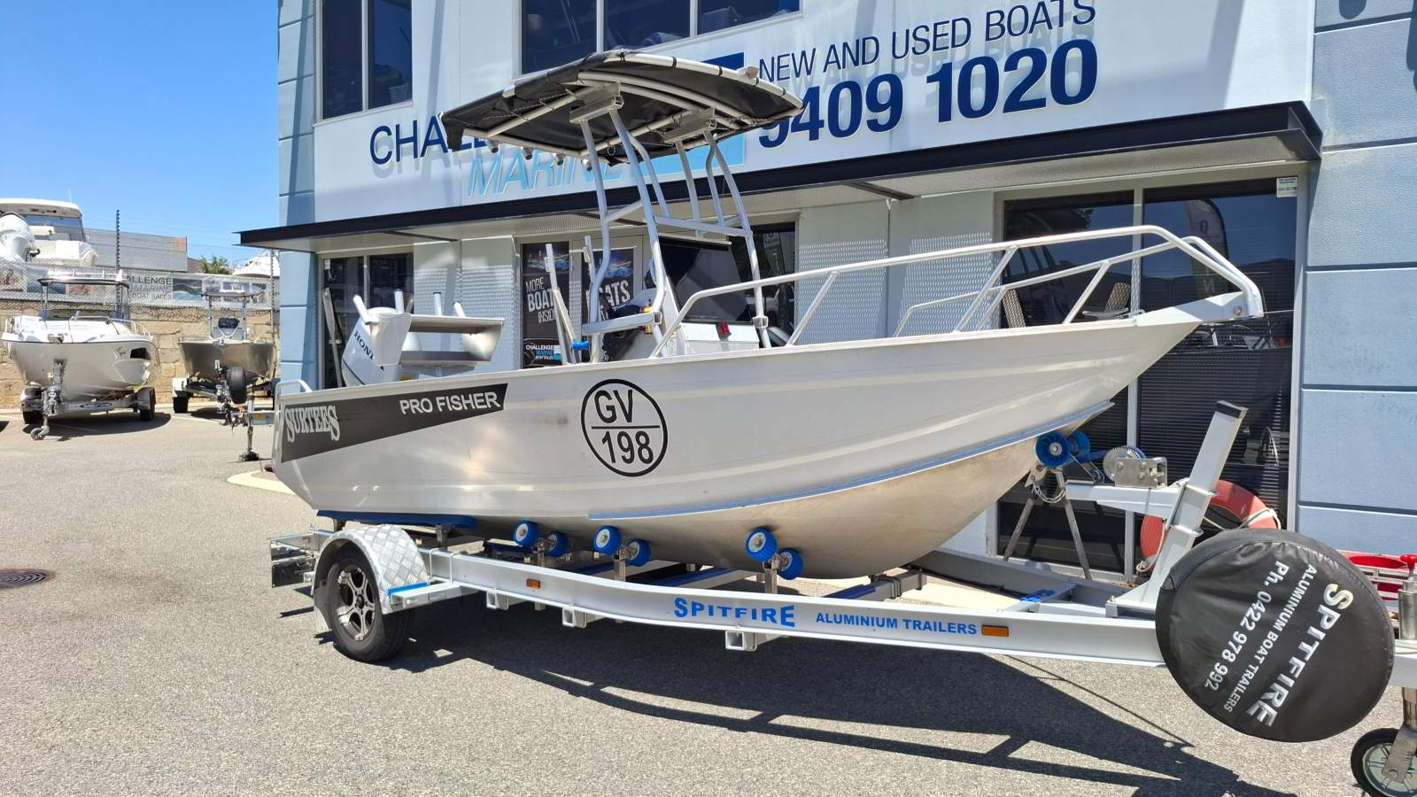 Surtees 540 Pro Fisher Centre Console with Honda 75HP 4 Stroke