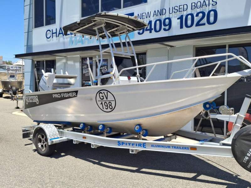 Surtees 540 Pro Fisher Centre Console with Honda 75HP 4 Stroke