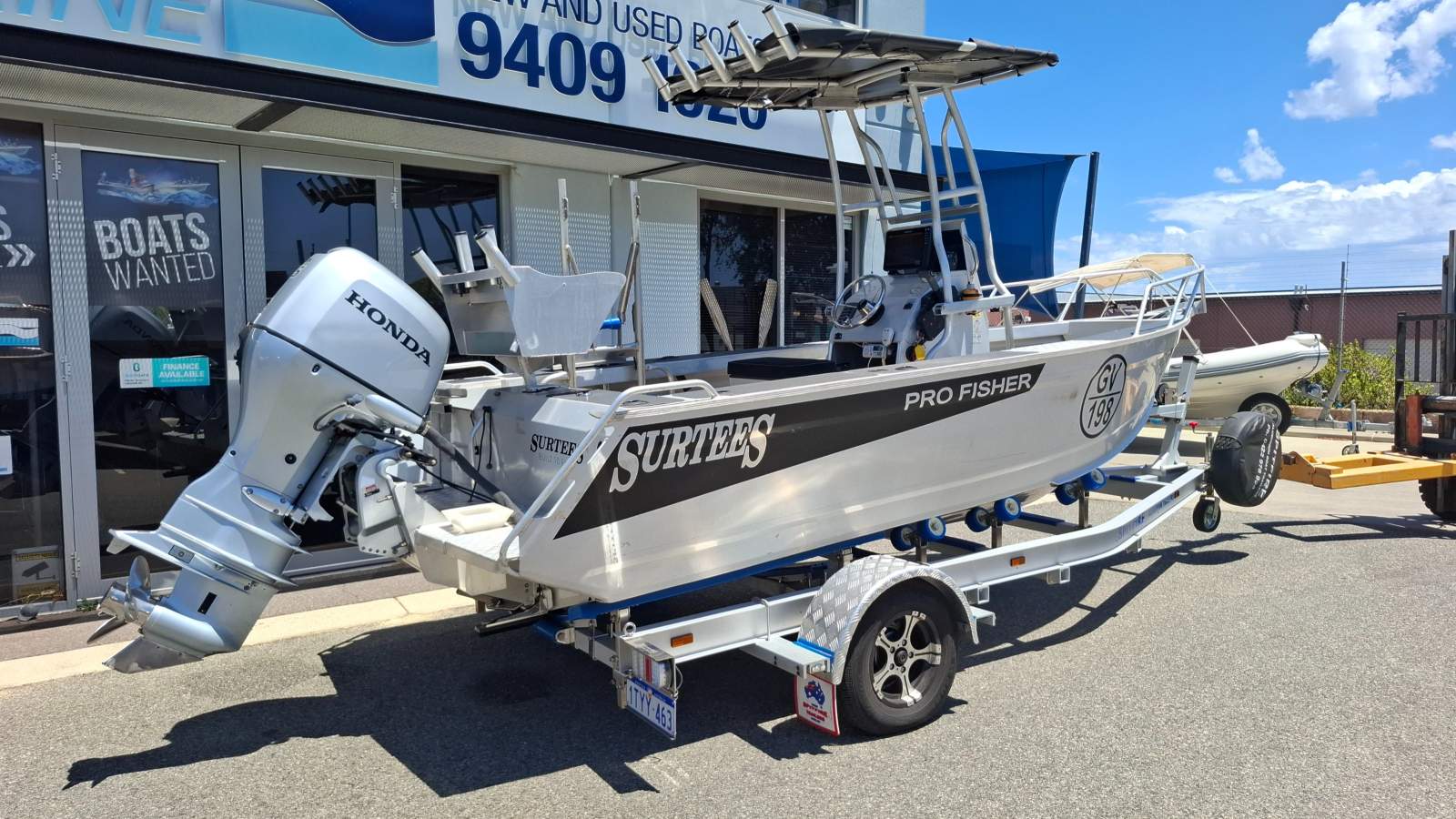 Surtees 540 Pro Fisher Centre Console with Honda 75HP 4 Stroke