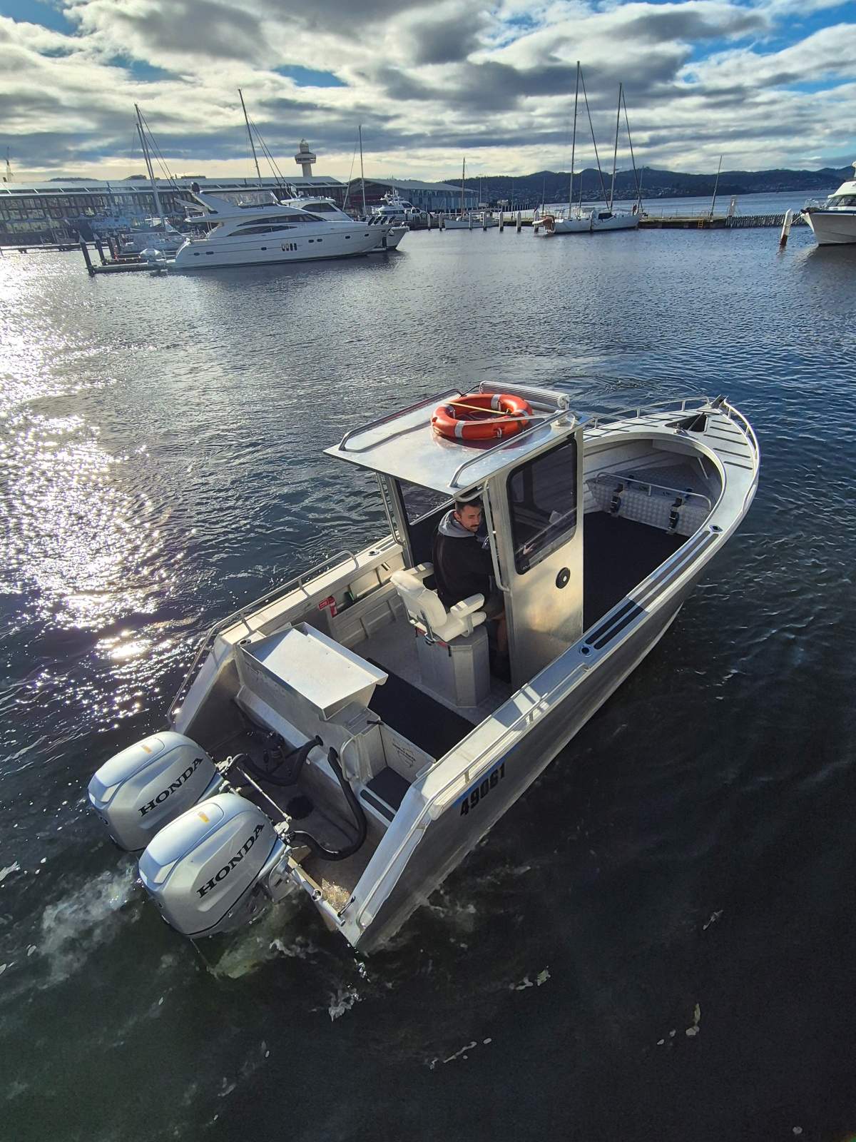 Sandford Marine 6.8M Aft console