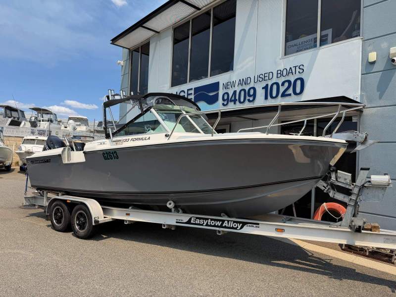 Edencraft 233 Formula With twin Suzuki 200HP 4-Strokes