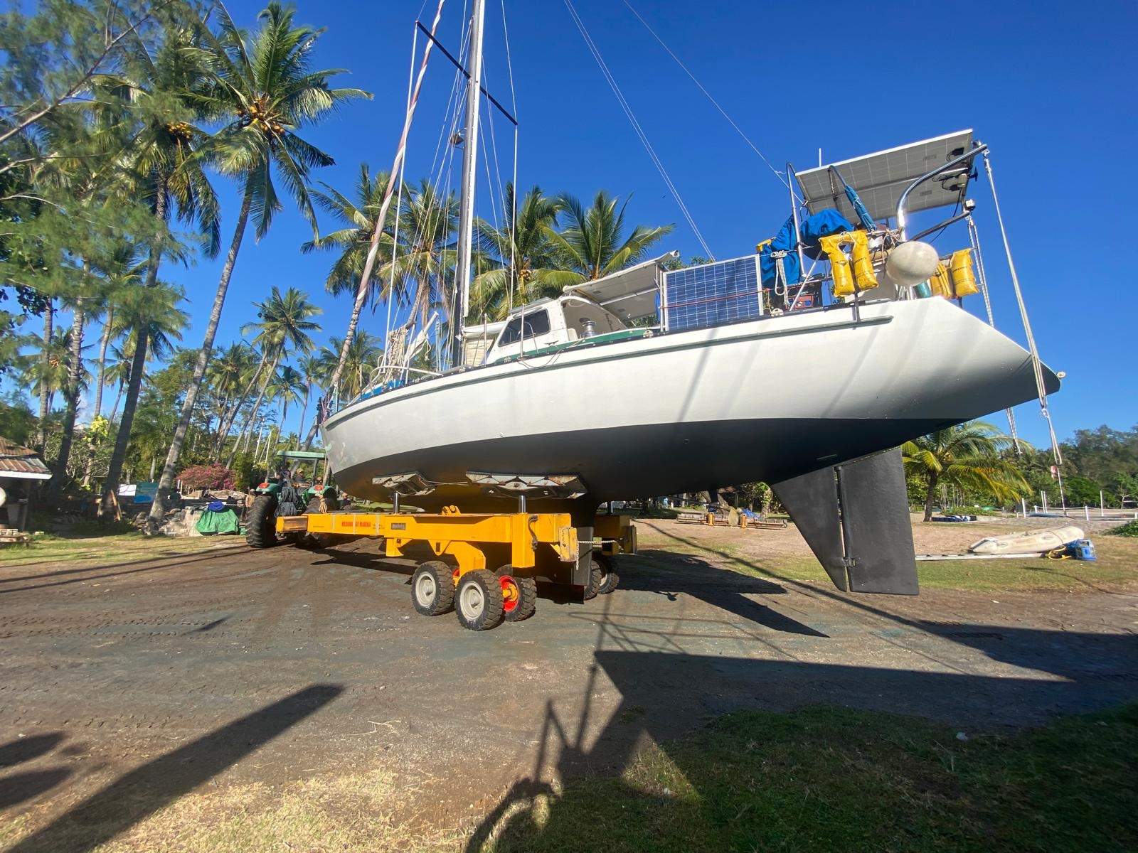 Savage Oceanic Savage Oceanic 13 with Sugar scoop 46':Encapsulated fin keel (NOT bolted on) and siege hung rudder