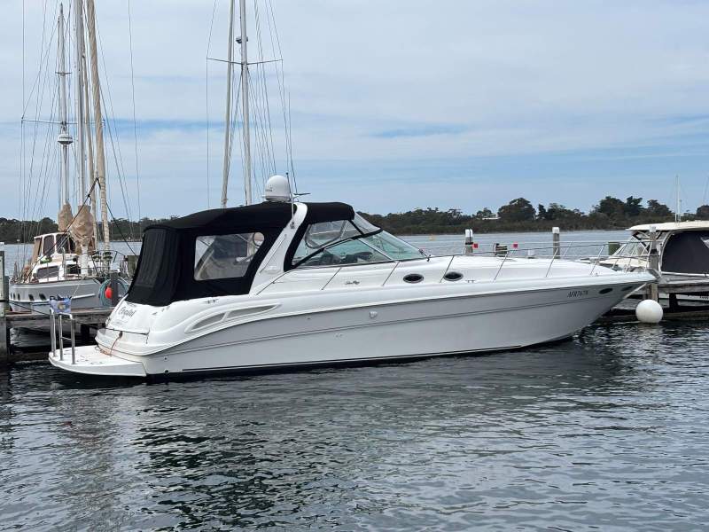 Sea Ray 410 Express Cruiser