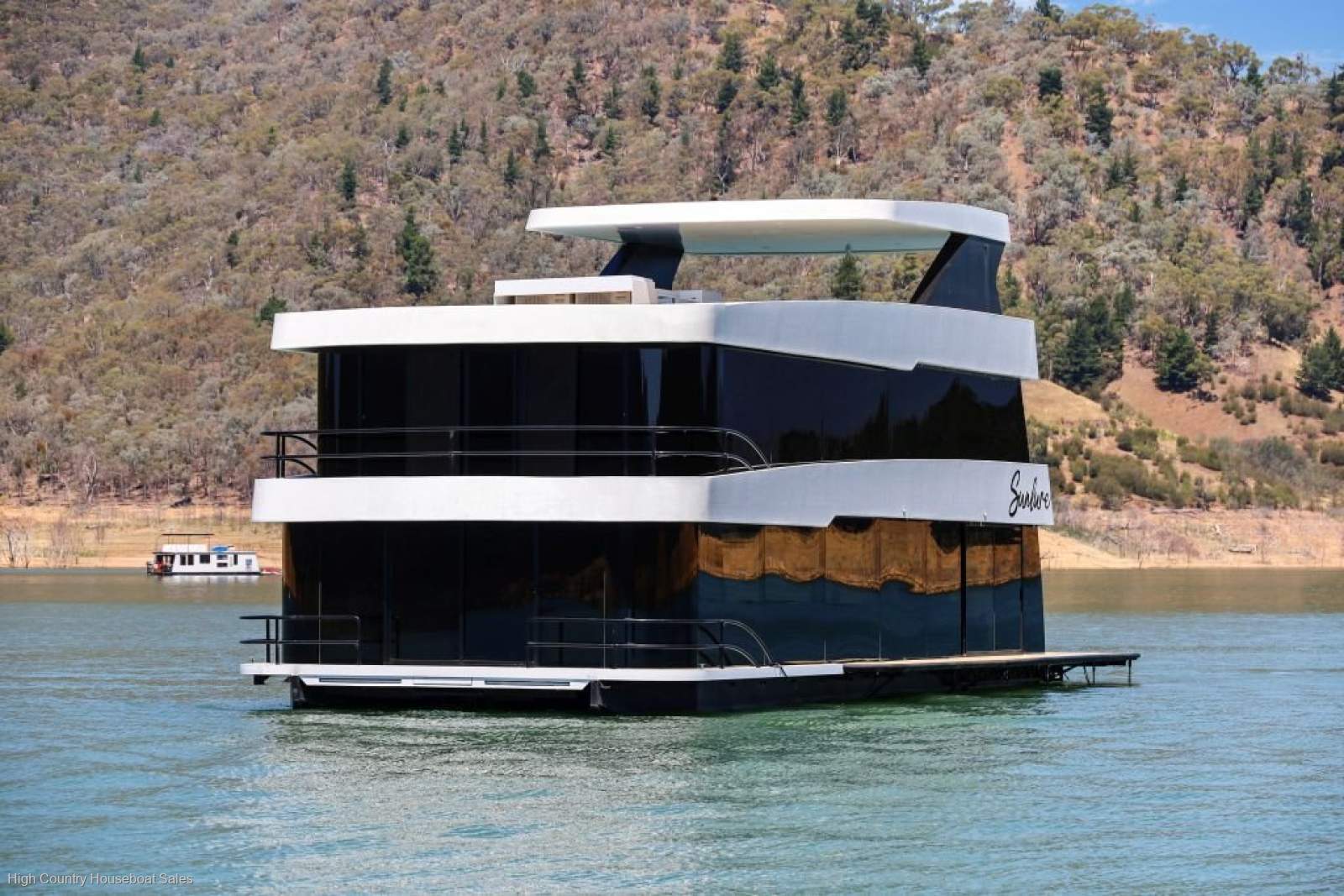 SUNLURE Houseboat Holiday Home on Lake Eildon:Sunlure on Lake Eildon