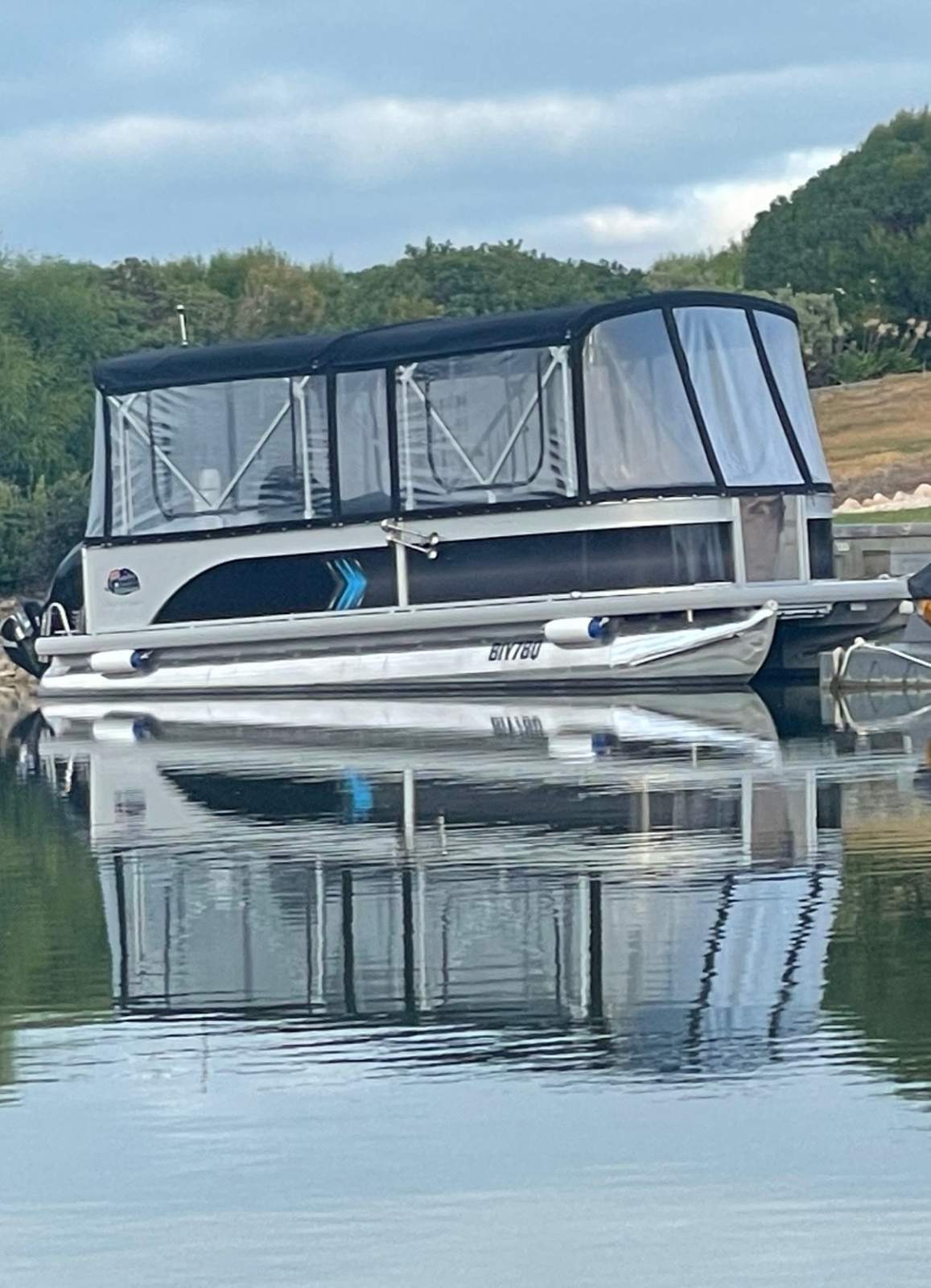 Runaway Bay Pontoon Boats 25