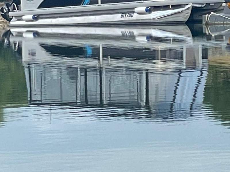 Runaway Bay Pontoon Boats 25