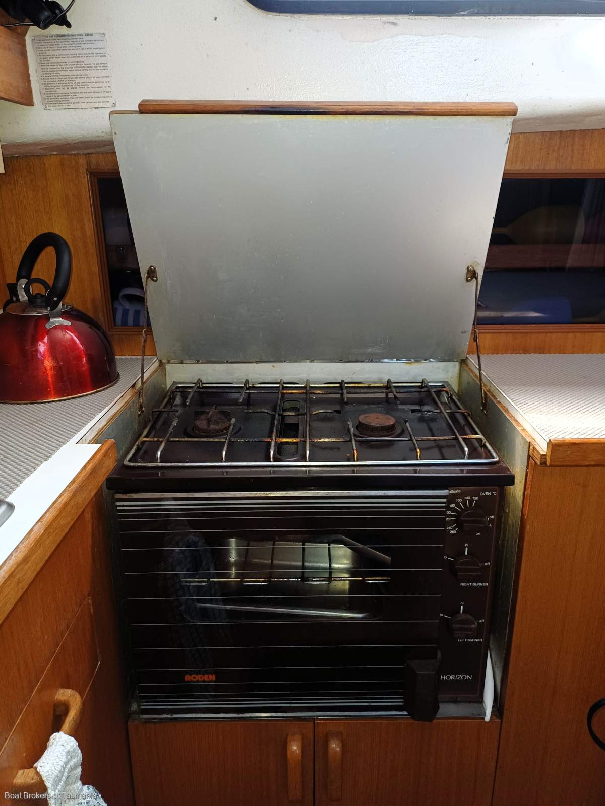 Carina-K Roberts Flybridge Cruiser Fibreglass diesel shaft drive. Ideal family vessel Boat Brokers of Tasmania