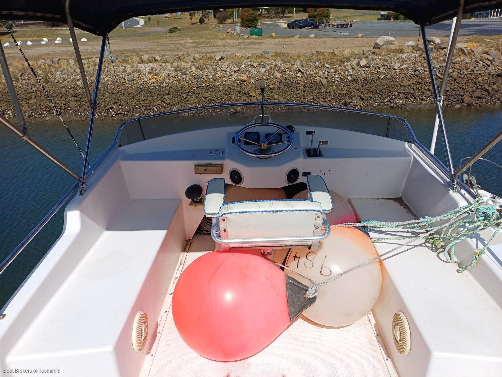 Carina-K Roberts Flybridge Cruiser Fibreglass diesel shaft drive. Ideal family vessel Boat Brokers of Tasmania