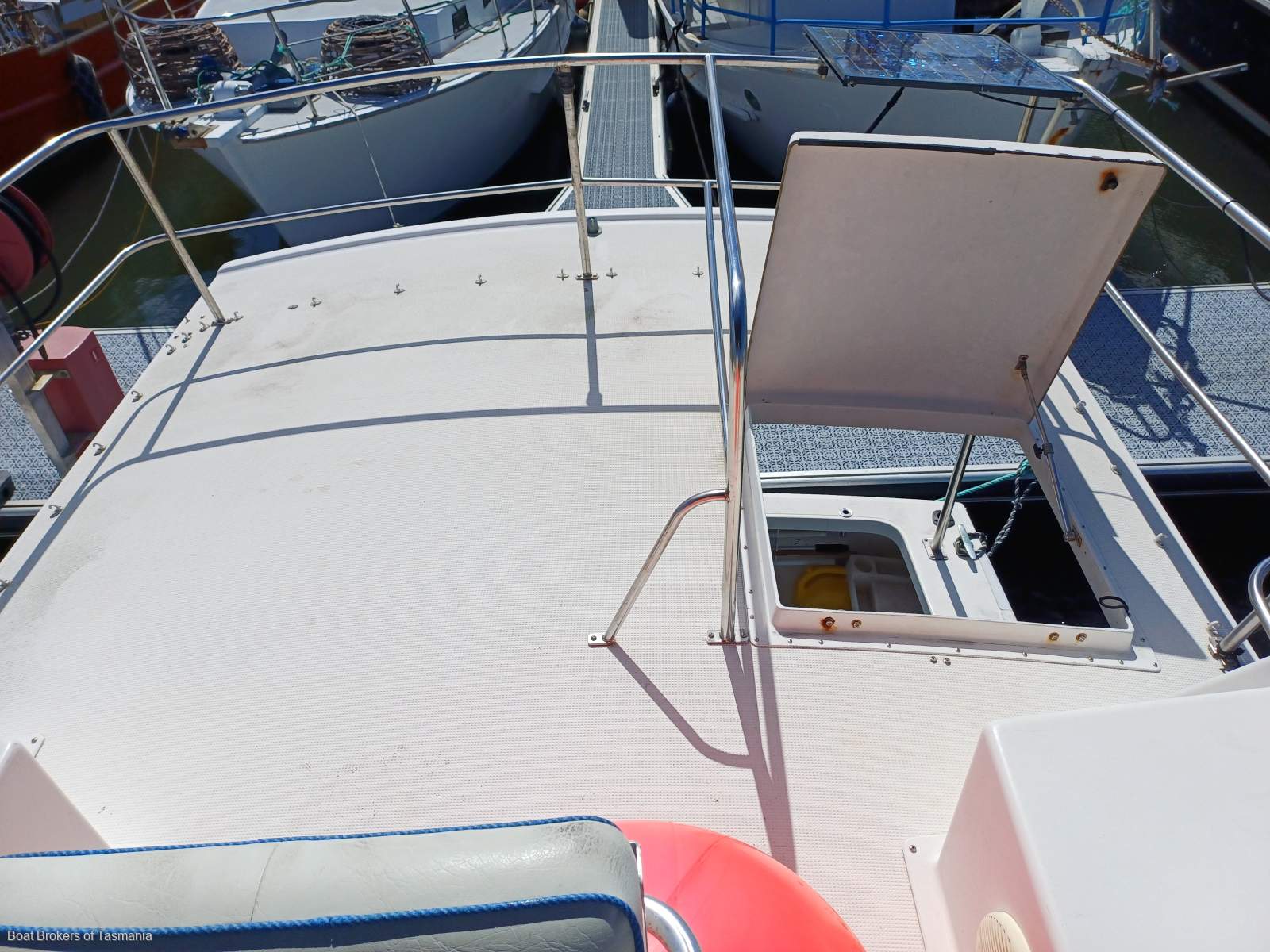 Carina-K Roberts Flybridge Cruiser Fibreglass diesel shaft drive. Ideal family vessel Boat Brokers of Tasmania