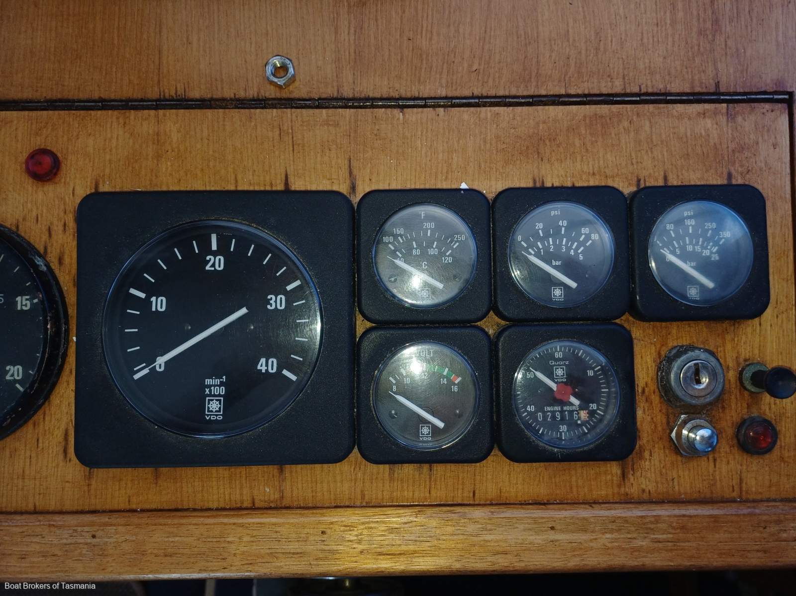 Carina-K Roberts Flybridge Cruiser Fibreglass diesel shaft drive. Ideal family vessel Boat Brokers of Tasmania