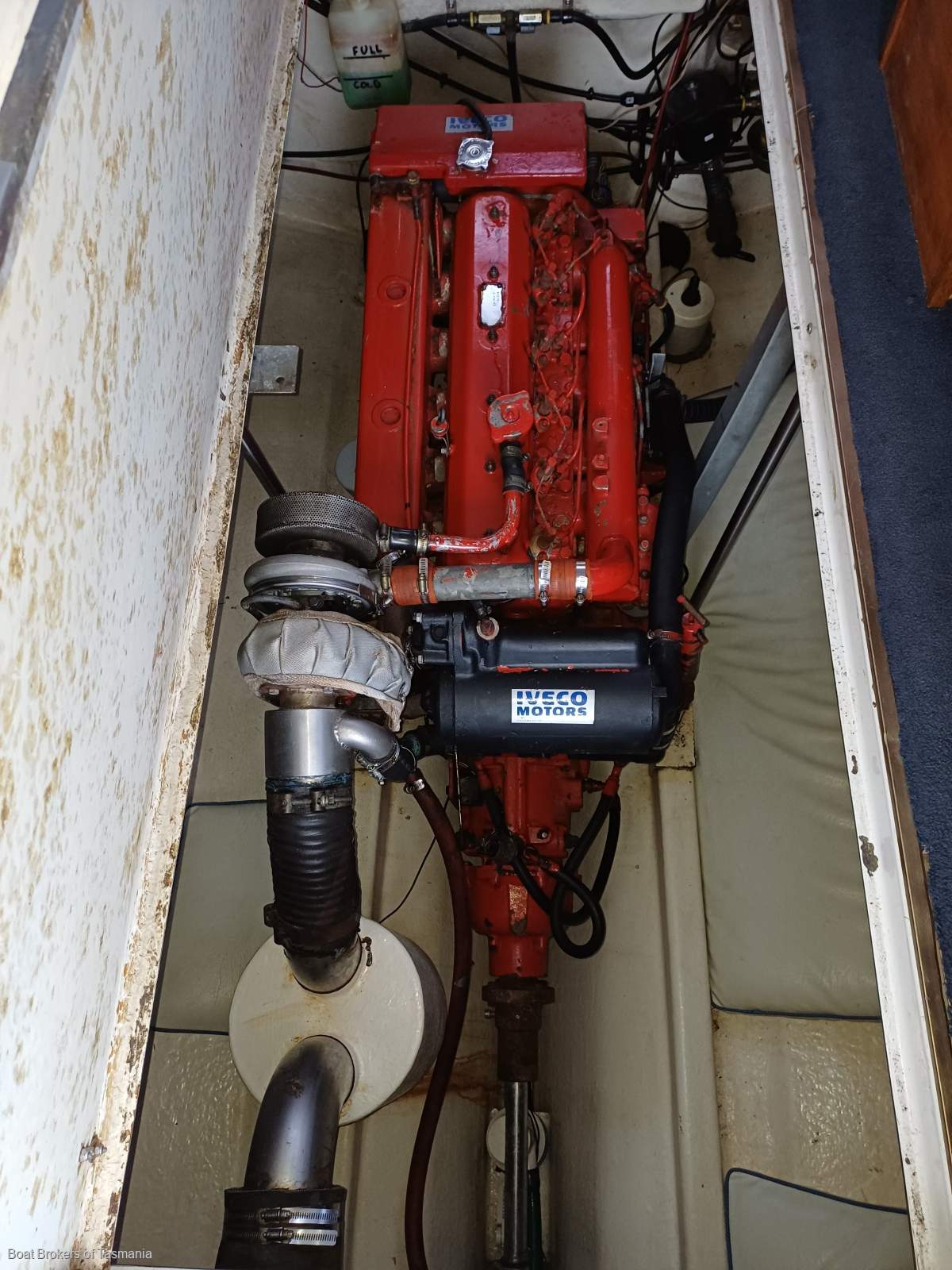 Carina-K Roberts Flybridge Cruiser Fibreglass diesel shaft drive. Ideal family vessel Boat Brokers of Tasmania