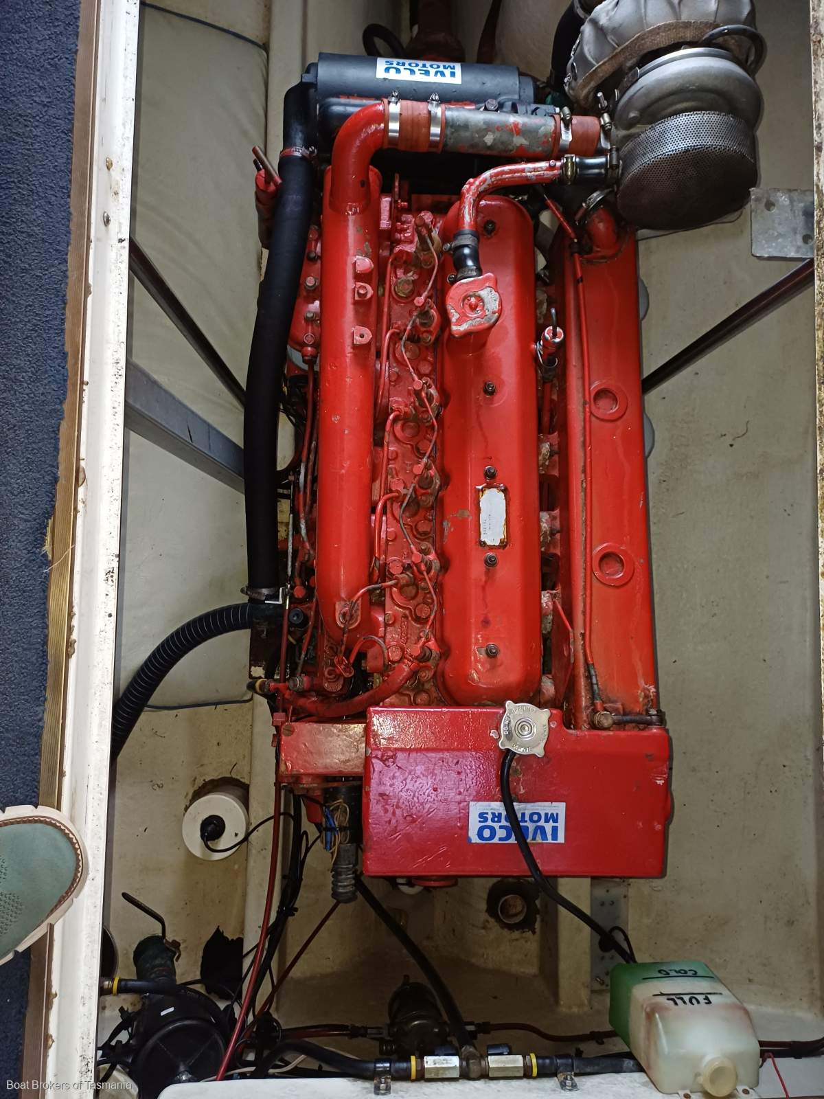 Carina-K Roberts Flybridge Cruiser Fibreglass diesel shaft drive. Ideal family vessel Boat Brokers of Tasmania