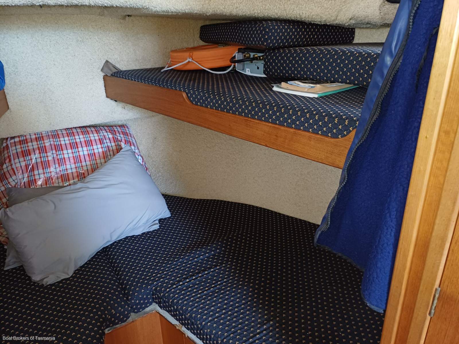 Carina-K Roberts Flybridge Cruiser Fibreglass diesel shaft drive. Ideal family vessel Boat Brokers of Tasmania