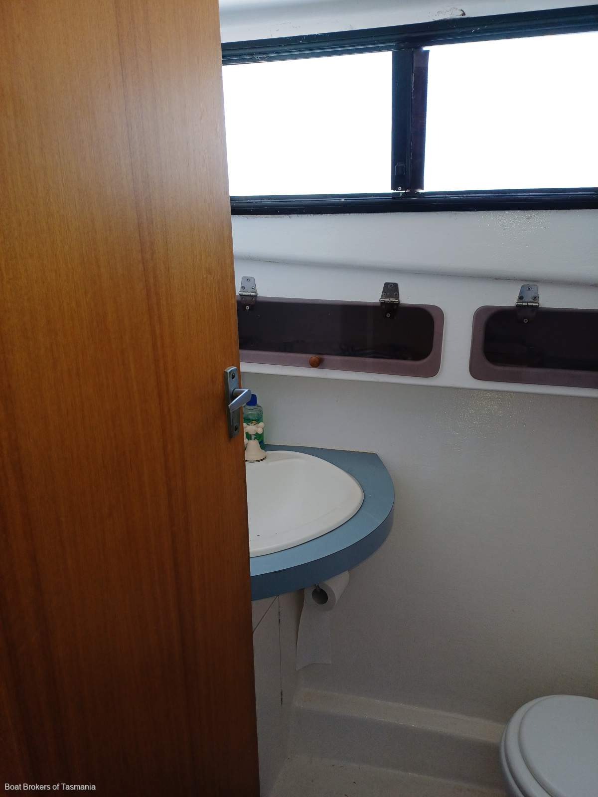 Carina-K Roberts Flybridge Cruiser Fibreglass diesel shaft drive. Ideal family vessel Boat Brokers of Tasmania