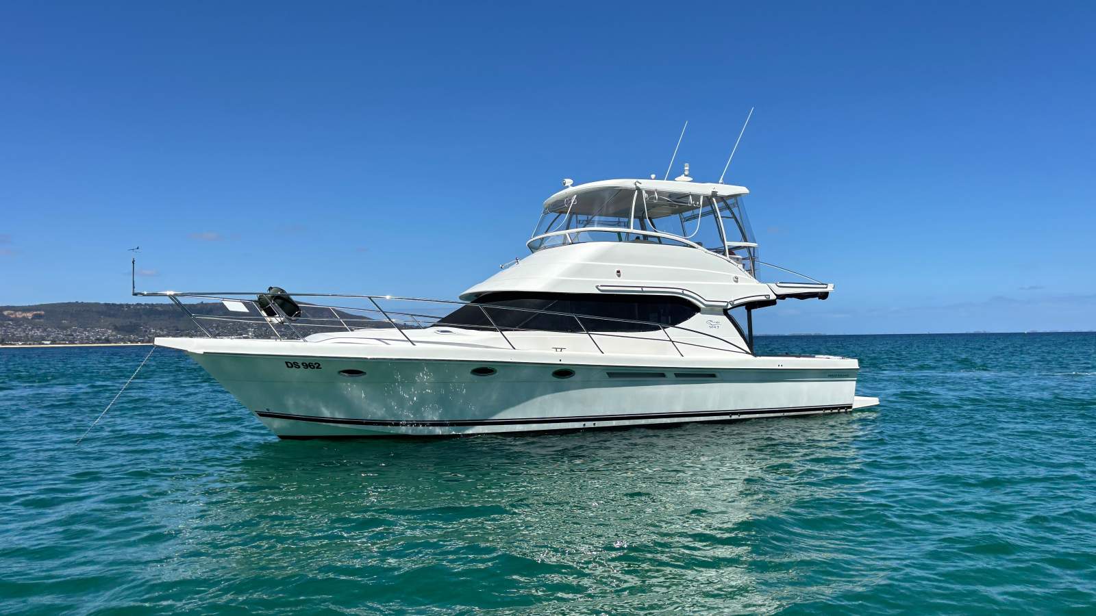 Mustang M43 Flybridge