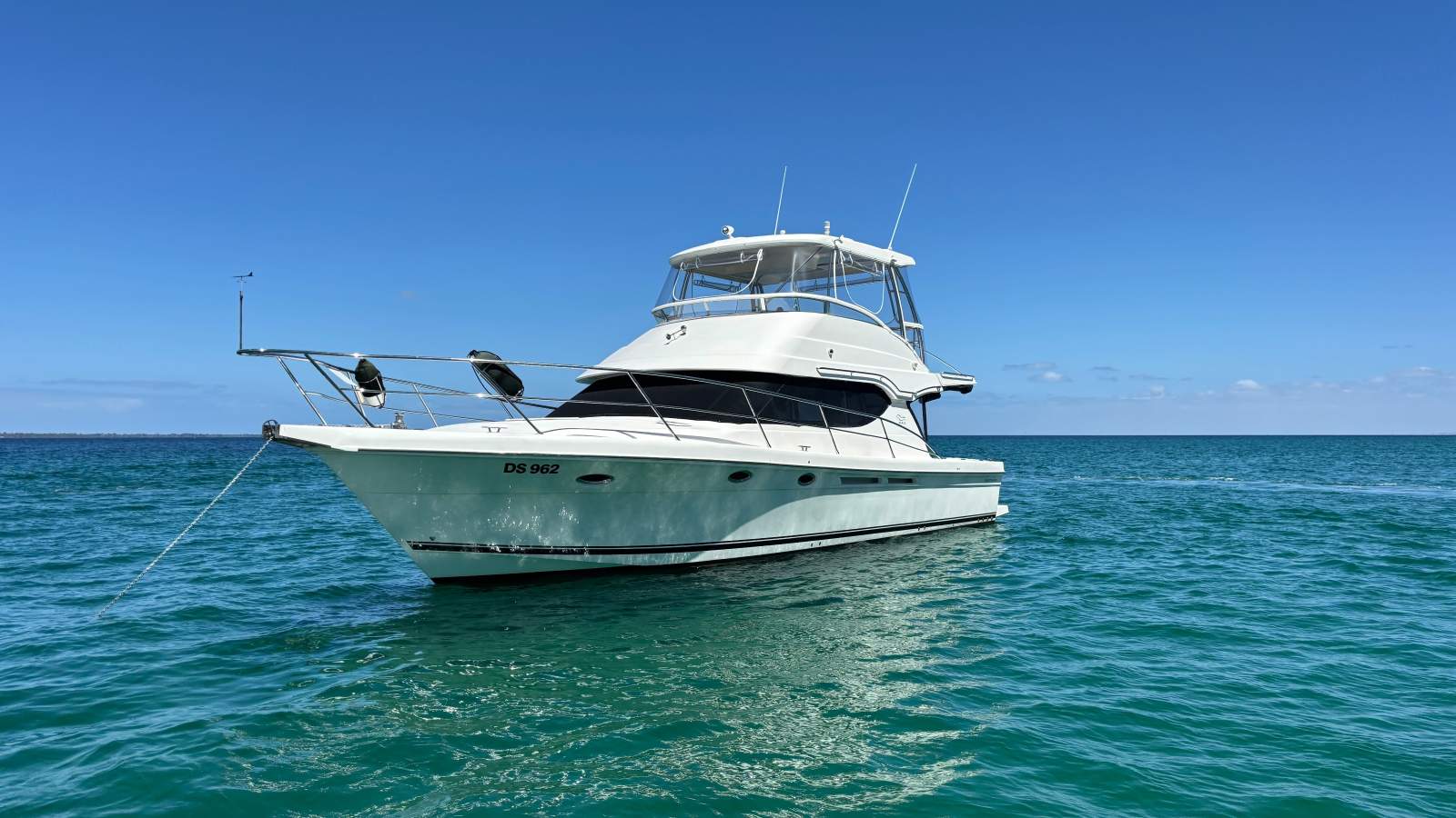 Mustang M43 Flybridge