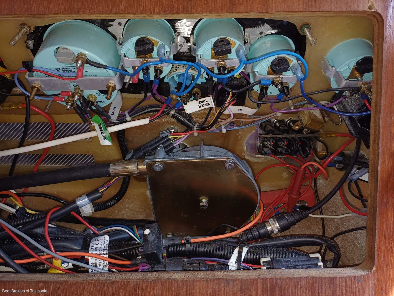 Caribbean Reef Runner 21. Only 7 engine hours on late model Mercruiser. Boat Brokers of Tasmania