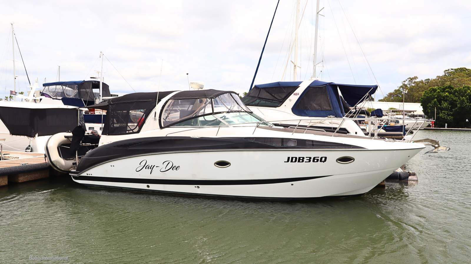 Bayliner 325 Cruiser