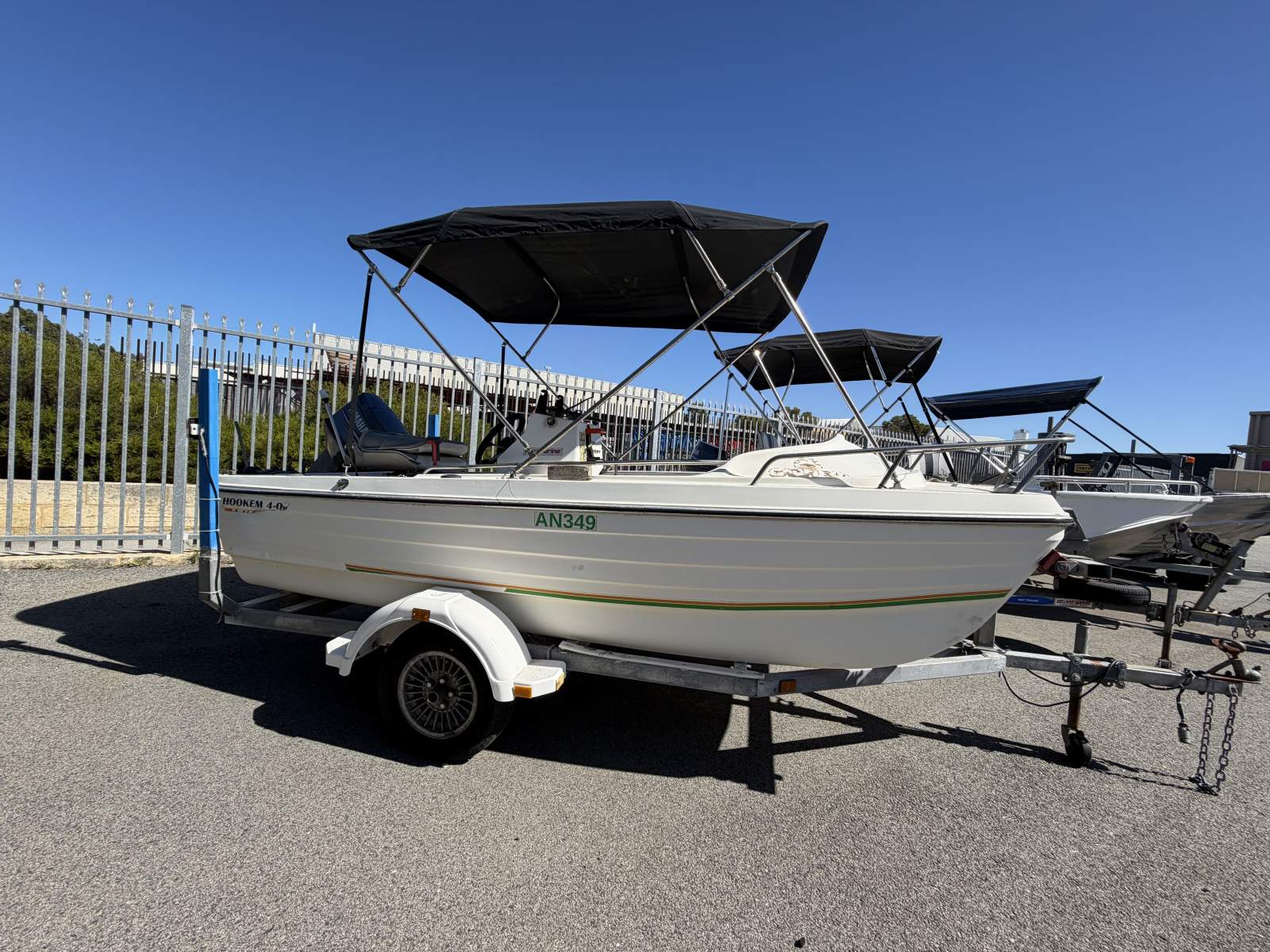 Hookem 4.0 Twin hull