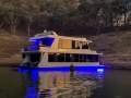 CRUZA Houseboat Holiday Home on Lake Eildon:CRUZA on Lake Eildon