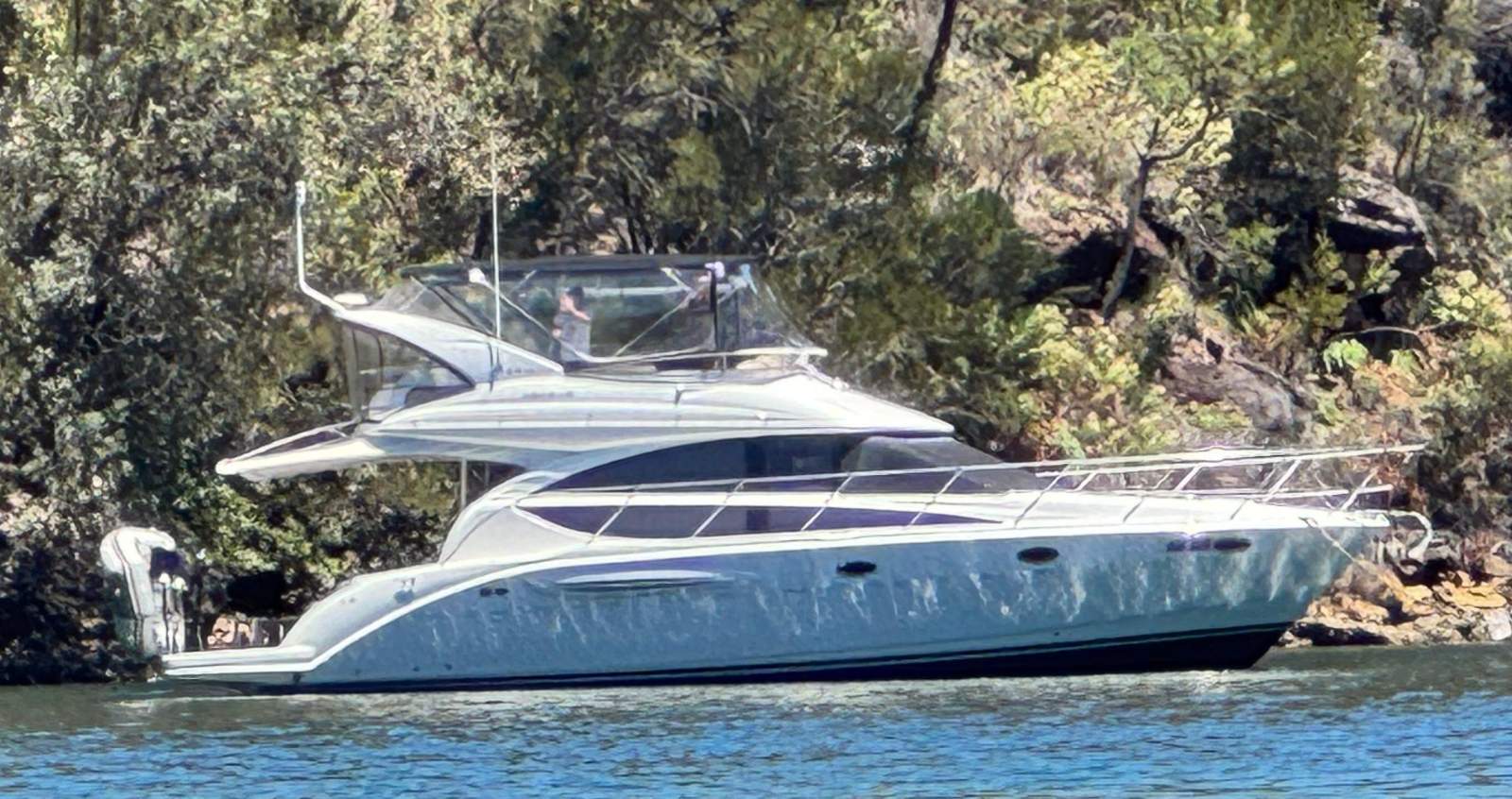 Meridian 391 Flybridge Cruiser