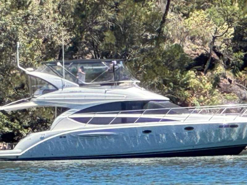 Meridian 391 Flybridge Cruiser