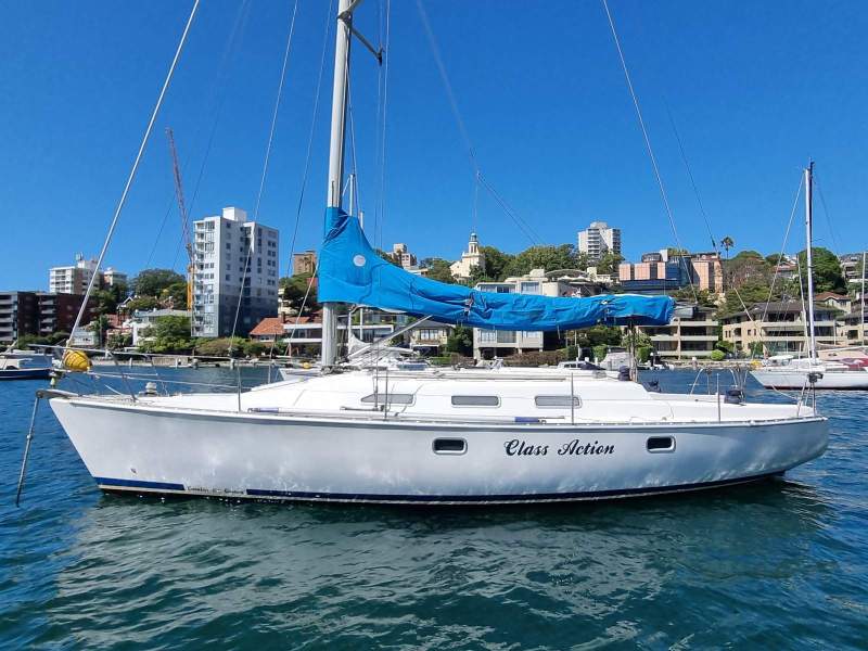 Cavalier 350 Custom (Cruising deck on a 350SL hull)