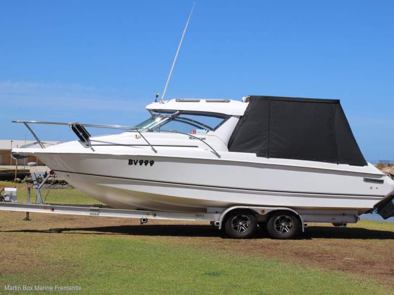 Leeder Tomcat 240 with New V6 Volvo with Duo-Prop Drive